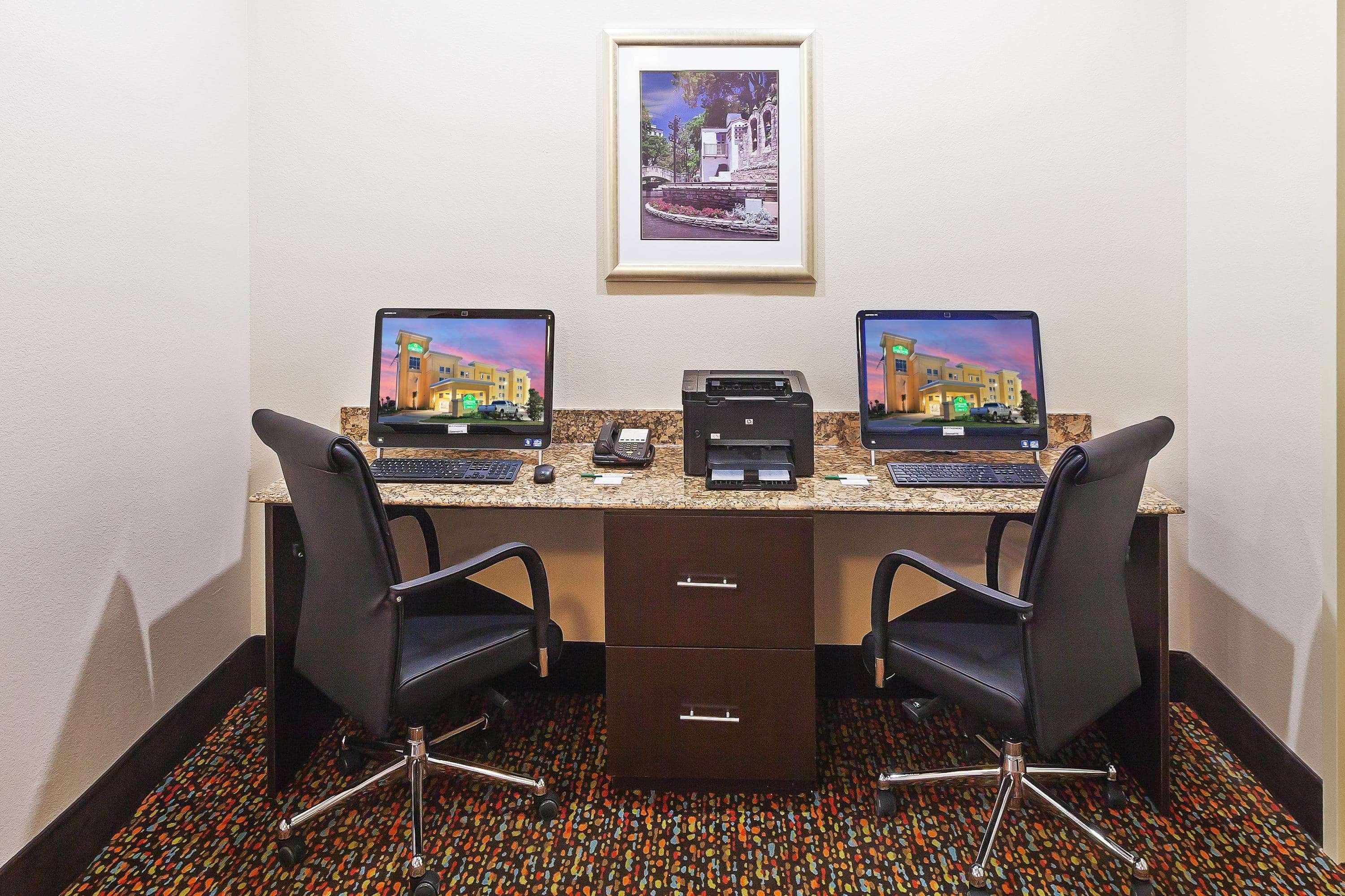 La Quinta By Wyndham Pearsall Ngoại thất bức ảnh