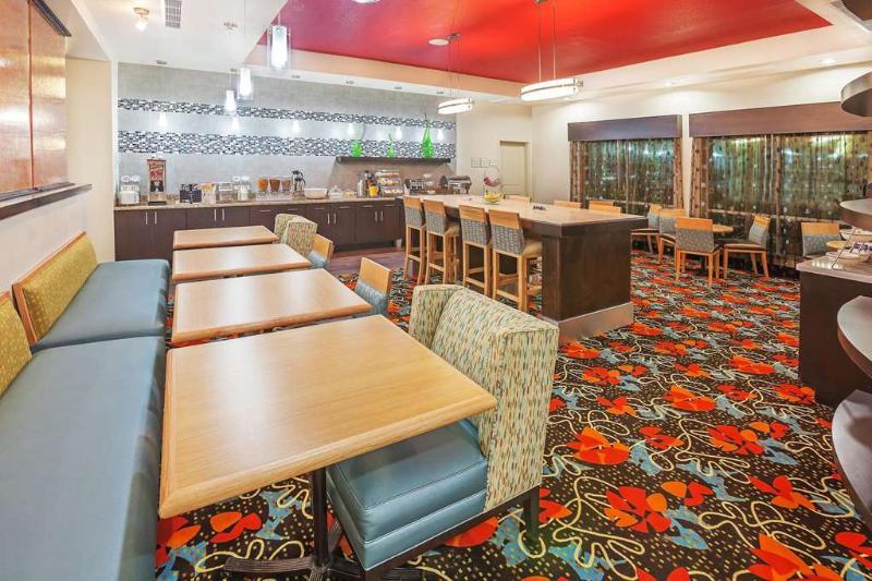 La Quinta By Wyndham Pearsall Ngoại thất bức ảnh